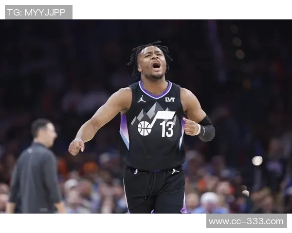 凯肖恩乔治22岁前表现惊艳30分10板5三分2断2帽追平文班卢卡数据