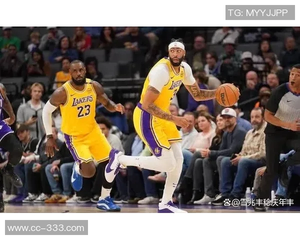 小卡与老詹的快船湖人一年前的荣耀与如今的困境形成鲜明对比 小卡与老詹的快船湖人一年前的荣耀与如今的困境形成鲜明对比