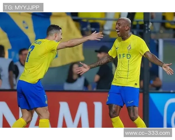 塔利斯卡完美帽子戏法展现转型中锋实力三次抢点三次破门左右脚头球俱佳